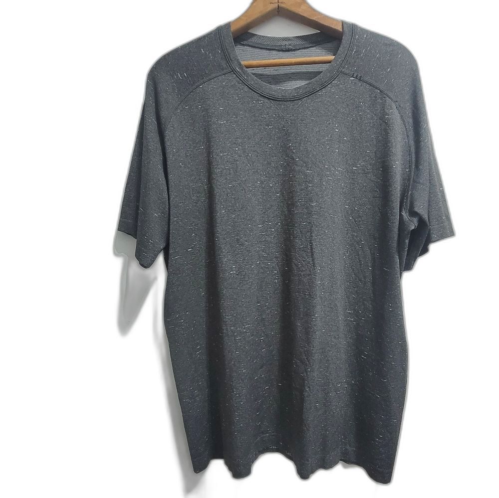 lululemon mens Metal Vent Short Sleeve Tee Size XL Gray